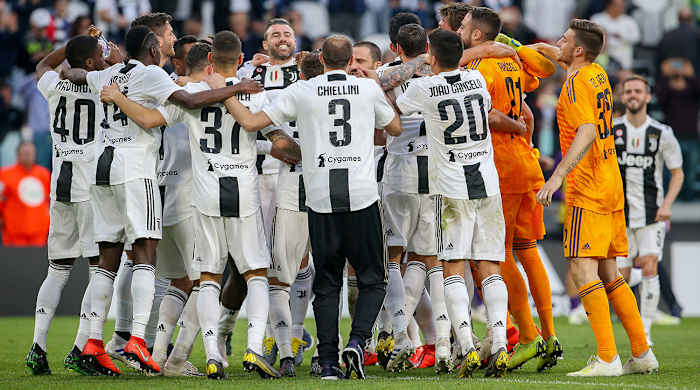 juventus-team-celebrate-serie-a-title.jpg